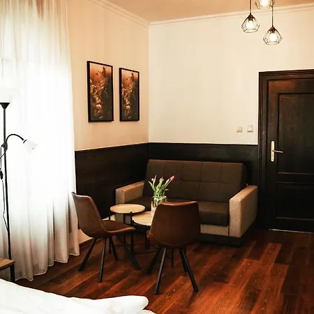 654 Bed and Breakfast 3*