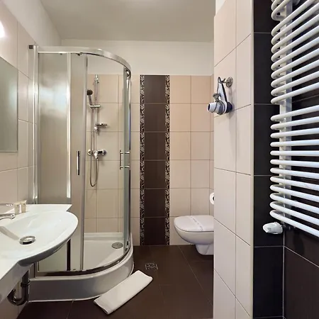 654 Bed and Breakfast 3*